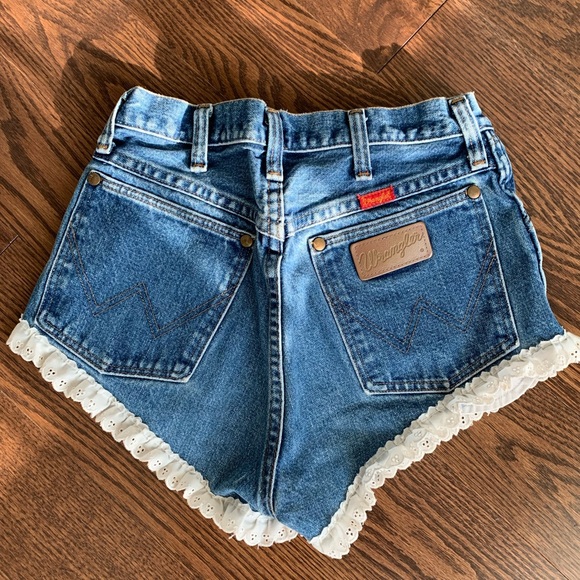 Wrangler / Urban Outfitters Lace Denim Shorts - Picture 3 of 4